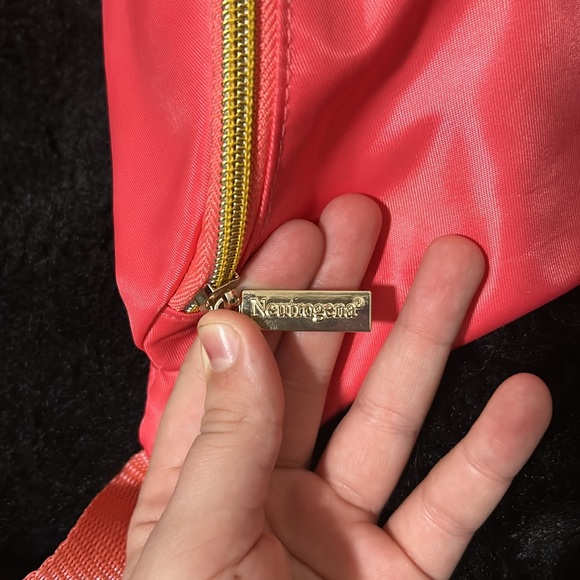 Nuetrogena cross body bag - Picture 2 of 3